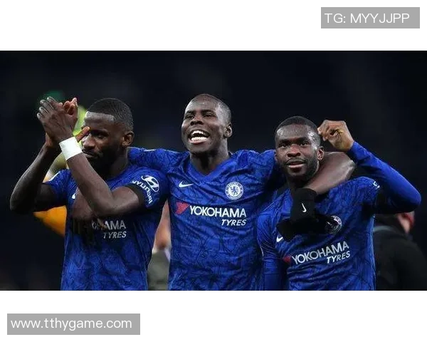 足总杯激战曼联与拜仁互交白卷全场气氛热烈引发球迷狂欢