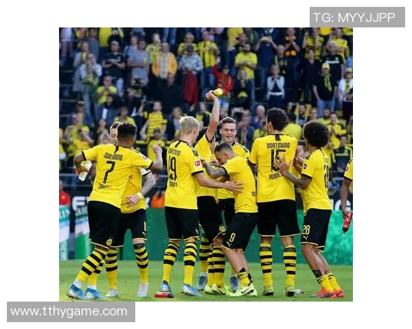 欧冠激战：巴黎圣日耳曼与多特蒙德战成平局红牌事件引发全场热议