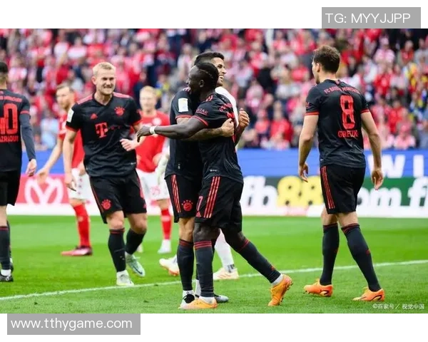 欧冠大战拜仁轻取那不勒斯争议判罚引发全场热议